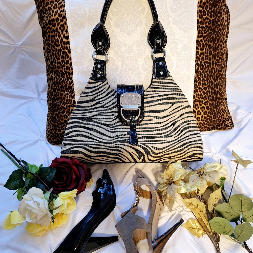LINEAR ZEBRA SHOULDER BAG